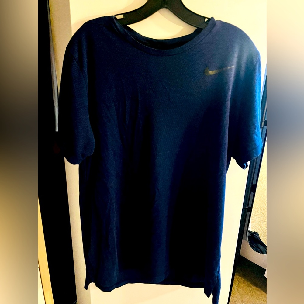 Nike dri fit t shirt size L